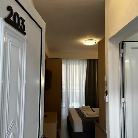 Apartahotel Atlantis And 3*