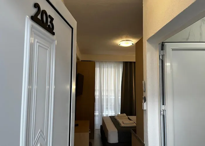 Apartahotel Atlantis And 3*